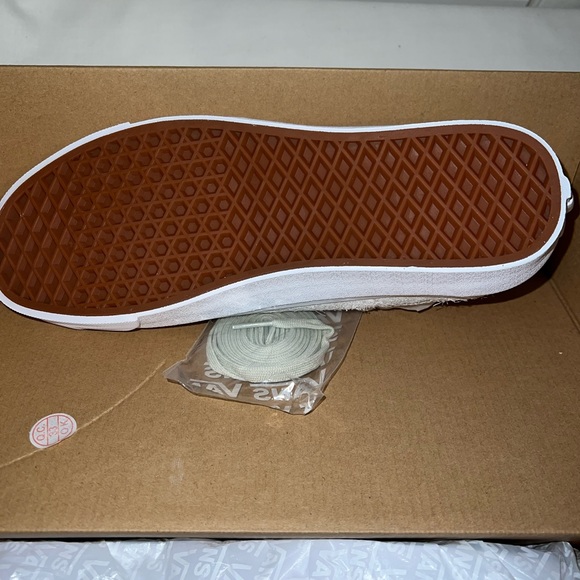 ‼️NWT Vans Uo Exclusive Bold Ni Suede Sneaker Beige/White - Picture 4 of 8